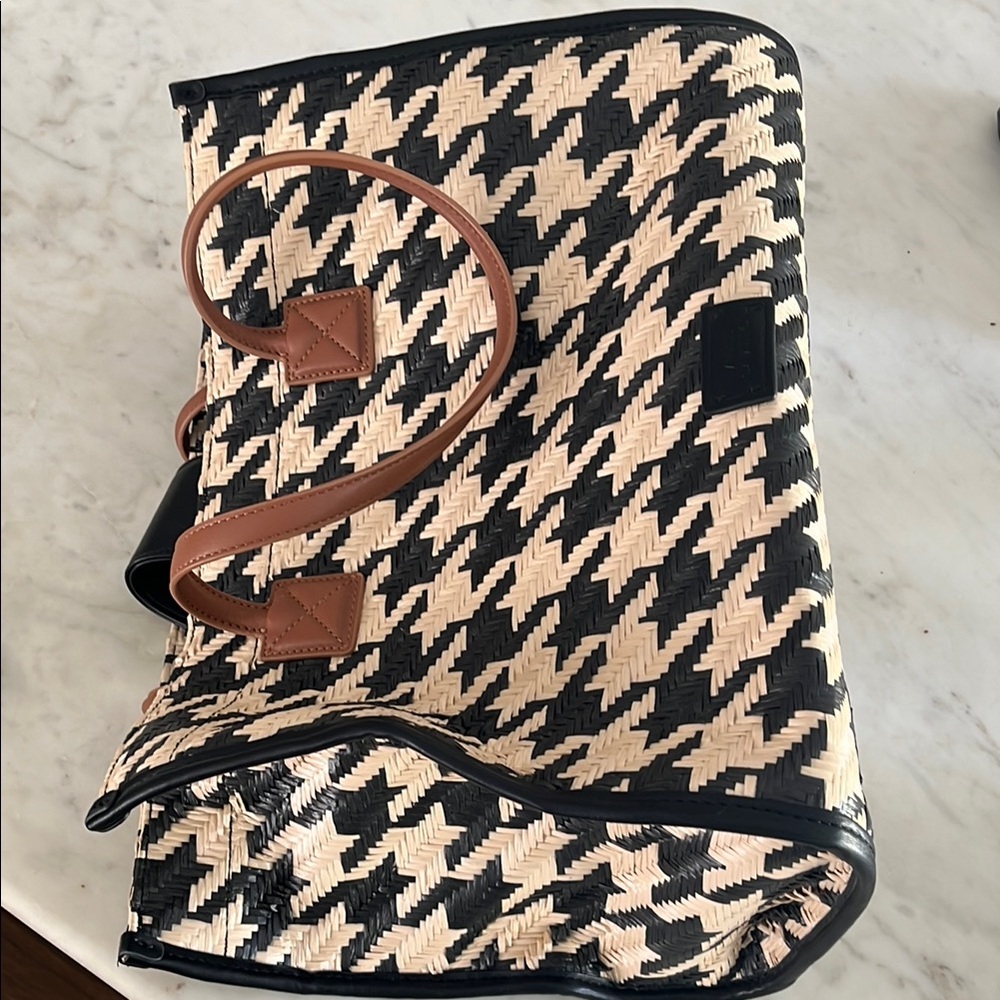 Vince Camuto Saly Black and Tan woven Houndstooth Tote Bag-NWOT sold out online - Picture 5 of 8